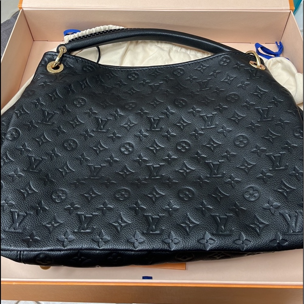 Louie Vuitton artsy